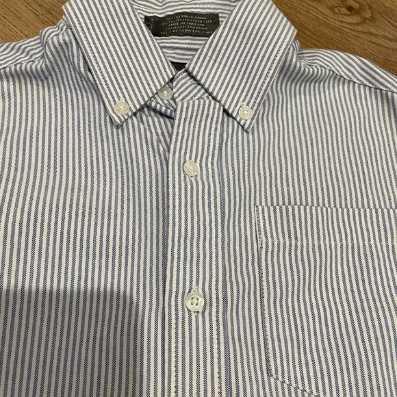 NWOT Van Heusen Pin Striped Button Down - Picture 2 of 4